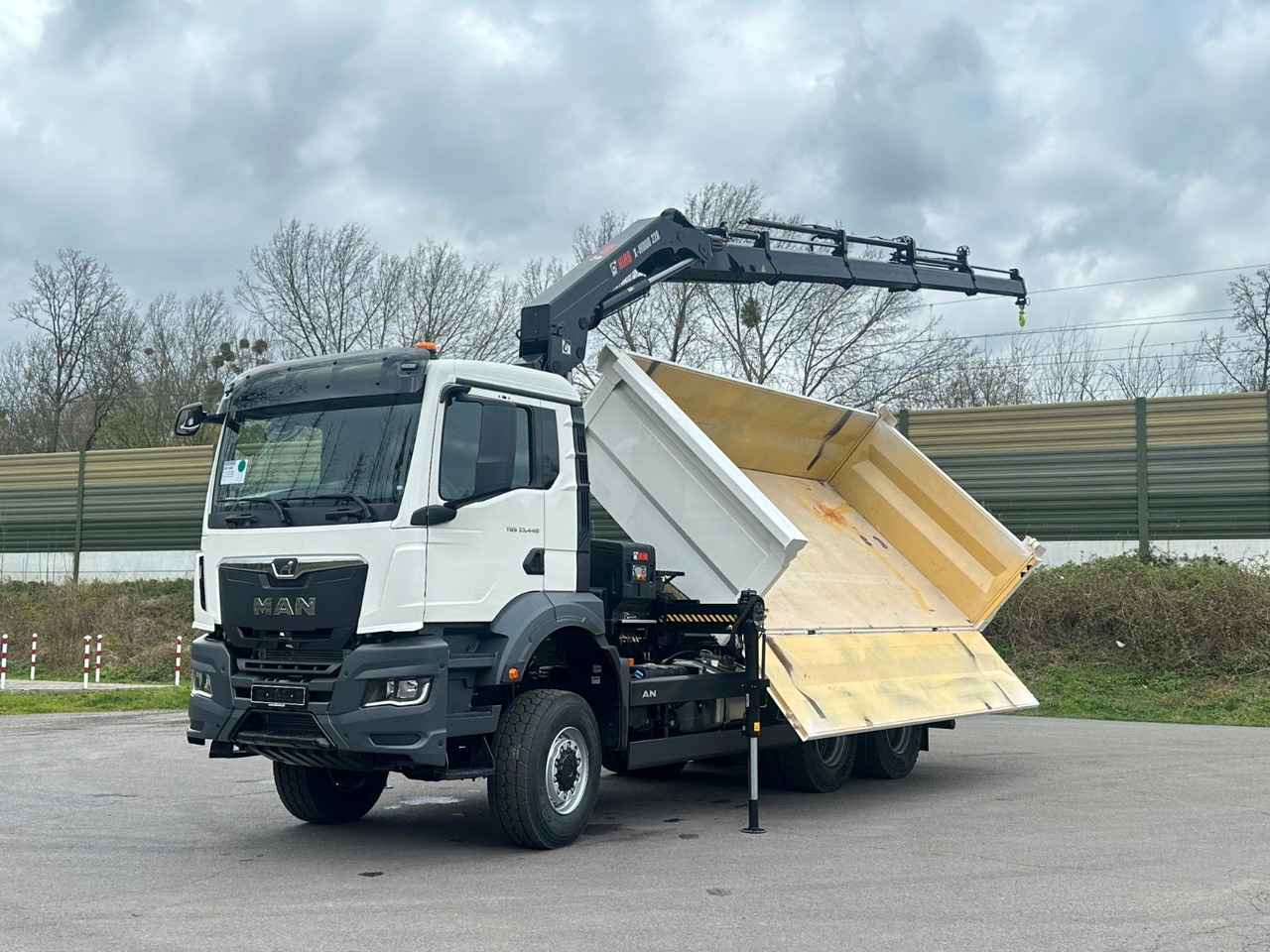 MAN TGS 33.440 6x6 /3-Seiten- Kipper / HIAB 228-4 - Tipper, Crane truck: picture 1 MAN TGS 33.440 6x6 /3-Seiten- Kipper / HIAB 228-4 - Tipper, Crane truck: picture 1