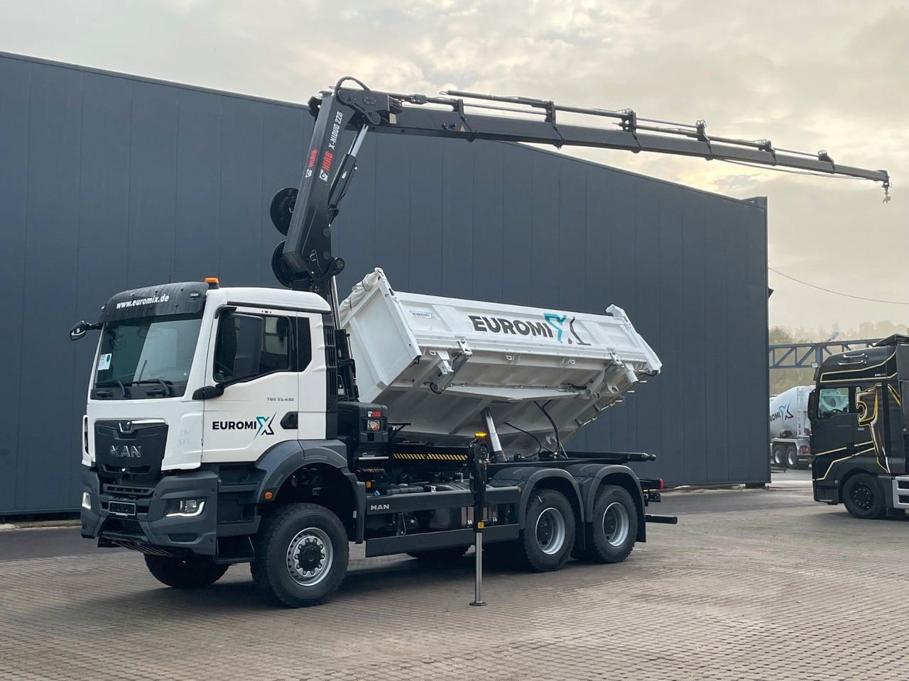MAN TGS 33.440 6x6 /3-Seiten- Kipper / HIAB 228-6 - Tipper, Crane truck: picture 1 MAN TGS 33.440 6x6 /3-Seiten- Kipper / HIAB 228-6 - Tipper, Crane truck: picture 1