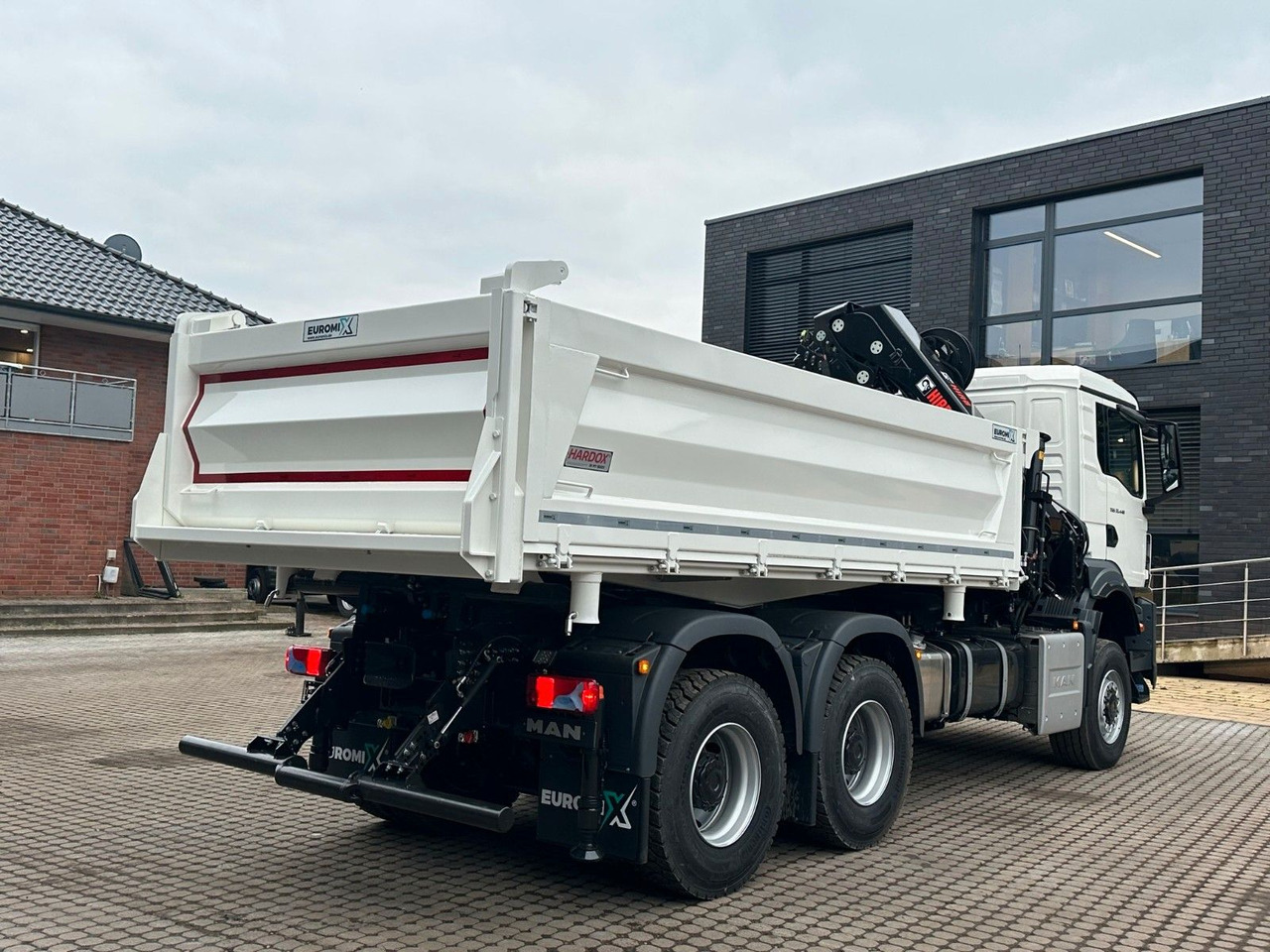 MAN TGS 33.440 6x6 /3-Seiten- Kipper / Kran HIAB 302 - Tipper, Crane truck: picture 5 MAN TGS 33.440 6x6 /3-Seiten- Kipper / Kran HIAB 302 - Tipper, Crane truck: picture 5