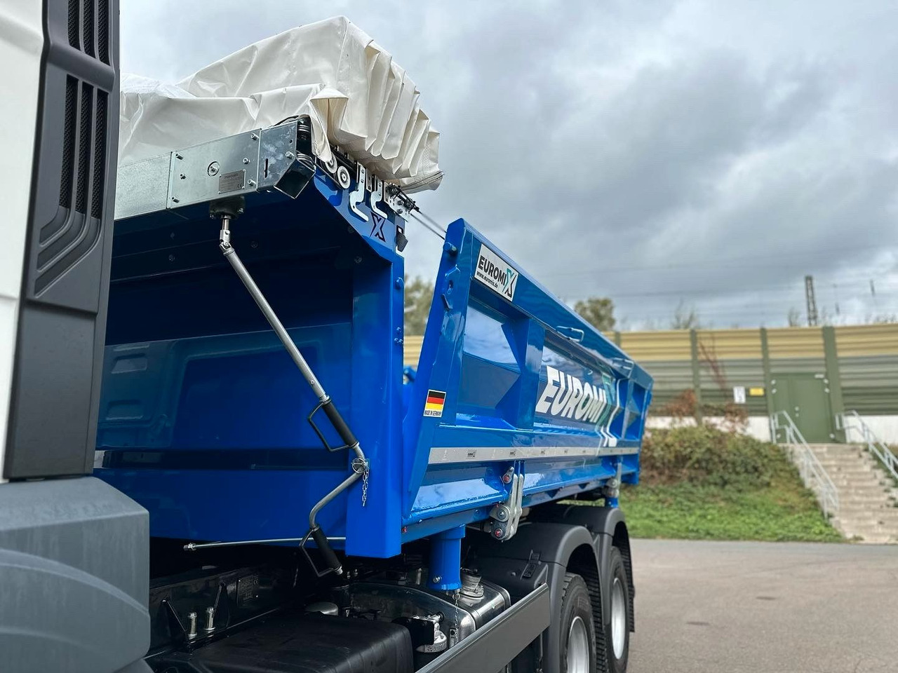 Tipper MAN TGS 33.440 6x6 /Euro6 3-Seiten-Kipper EuromixMTP: picture 11