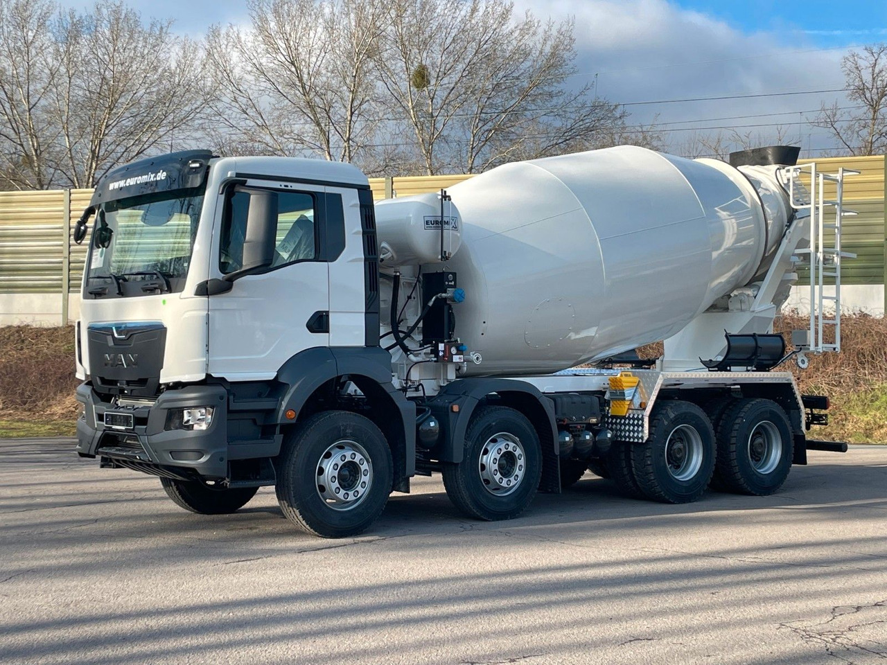 MAN TGS 41.400 8x4 / EuromixMTP EM 10m³ R / EURO 2 MAN TGS 41.400 8x4 / EuromixMTP EM 10m³ R / EURO 2 - Concrete mixer truck: picture 3 MAN TGS 41.400 8x4 / EuromixMTP EM 10m³ R / EURO 2 MAN TGS 41.400 8x4 / EuromixMTP EM 10m³ R / EURO 2 - Concrete mixer truck: picture 3