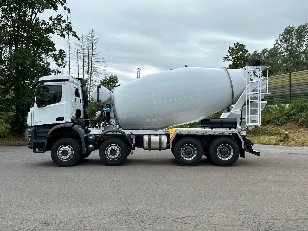 Mercedes-Benz AROCS 5 4142 B 8X4 Euro 3 EuromixMTP EM 10 - Concrete mixer truck: picture 4 Mercedes-Benz AROCS 5 4142 B 8X4 Euro 3 EuromixMTP EM 10 - Concrete mixer truck: picture 4