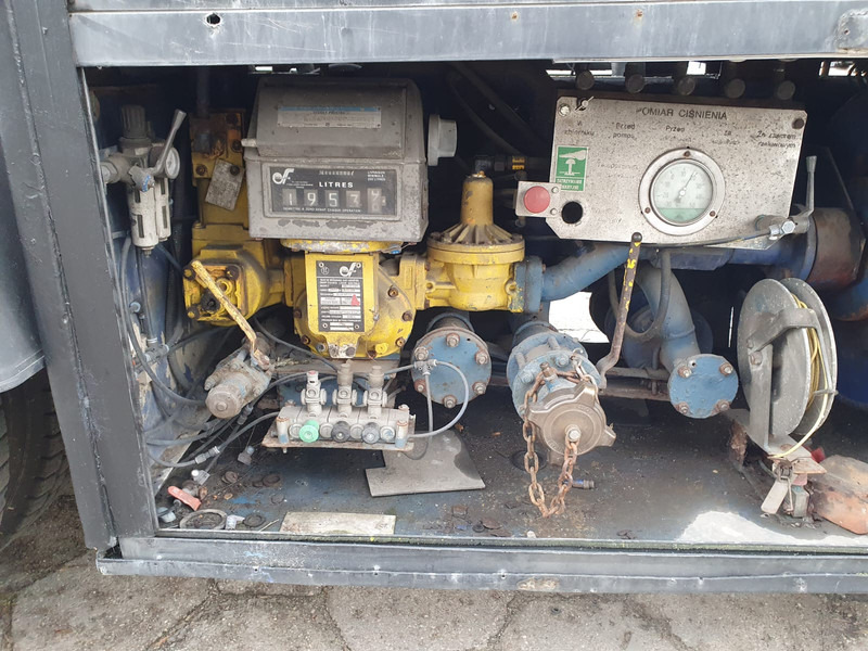 Volvo FL7 260 6x2 21550 Liter Gas tank truck ID 2.171 - Tanker truck: picture 5 Volvo FL7 260 6x2 21550 Liter Gas tank truck ID 2.171 - Tanker truck: picture 5