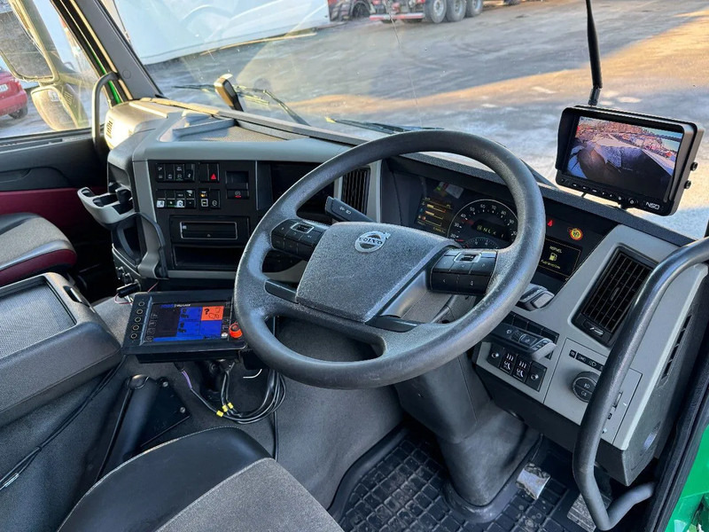 Garbage truck Volvo FM 330 RHD, 2-compart, & tipper, 2014: picture 18