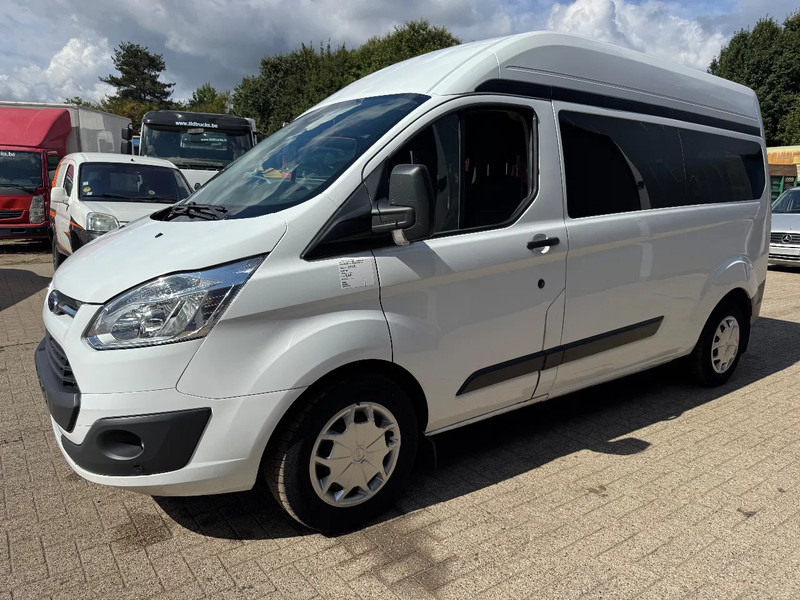 Ford **TRANSIT CUSTOM-9 SEATS-WHEELCHAIRLIFT-EURO6B** - Bus: picture 3 Ford **TRANSIT CUSTOM-9 SEATS-WHEELCHAIRLIFT-EURO6B** - Bus: picture 3