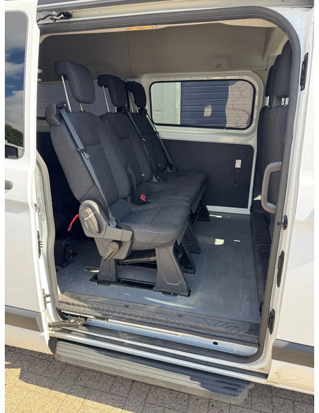 Ford **TRANSIT CUSTOM-9 SEATS-WHEELCHAIRLIFT-EURO6B** - Bus: picture 4 Ford **TRANSIT CUSTOM-9 SEATS-WHEELCHAIRLIFT-EURO6B** - Bus: picture 4