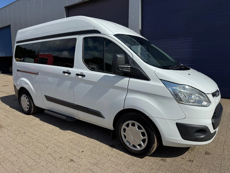 Ford **TRANSIT CUSTOM-9 SEATS-WHEELCHAIRLIFT-EURO6B** - Bus: picture 1 Ford **TRANSIT CUSTOM-9 SEATS-WHEELCHAIRLIFT-EURO6B** - Bus: picture 1