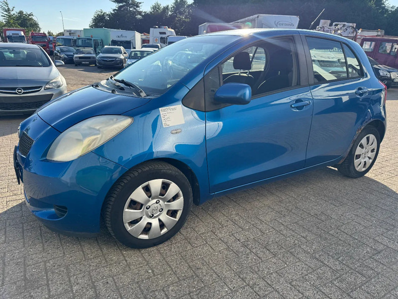 Toyota Yaris **PETROL-ESSENCE-AC** - Hatchback: picture 1 Toyota Yaris **PETROL-ESSENCE-AC** - Hatchback: picture 1