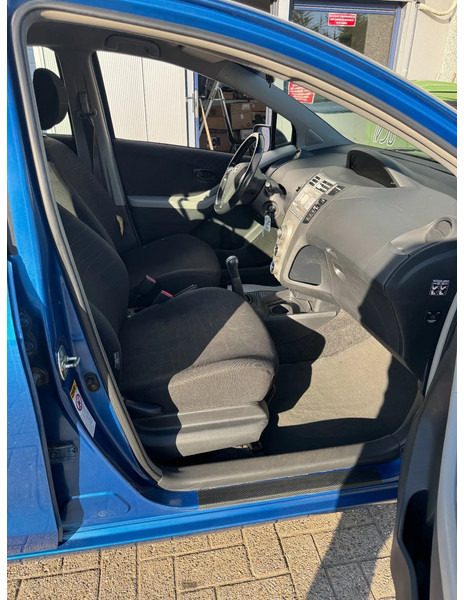 Hatchback Toyota Yaris **PETROL-ESSENCE-AC**: picture 15