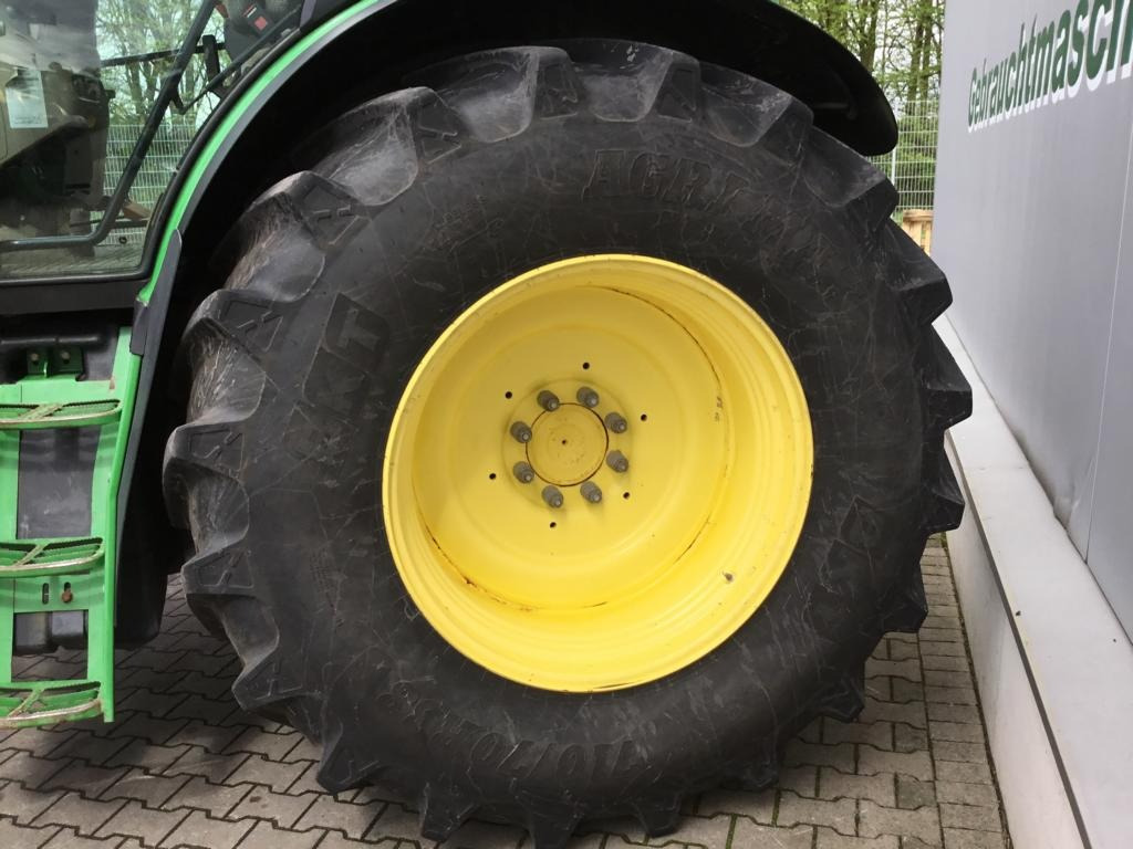Farm tractor John Deere 6150R: picture 13