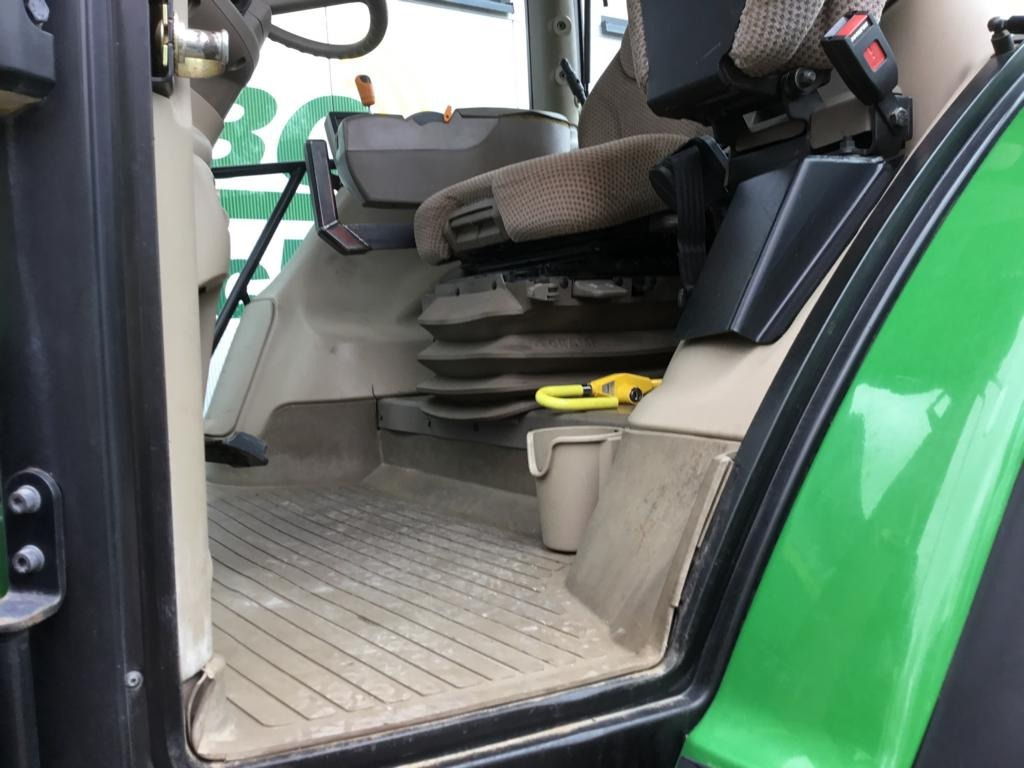 Farm tractor John Deere 6150R: picture 19