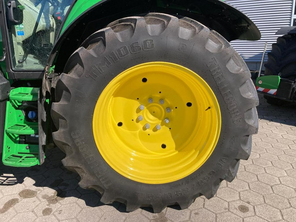 John Deere 6M125 - Farm tractor: picture 2 John Deere 6M125 - Farm tractor: picture 2