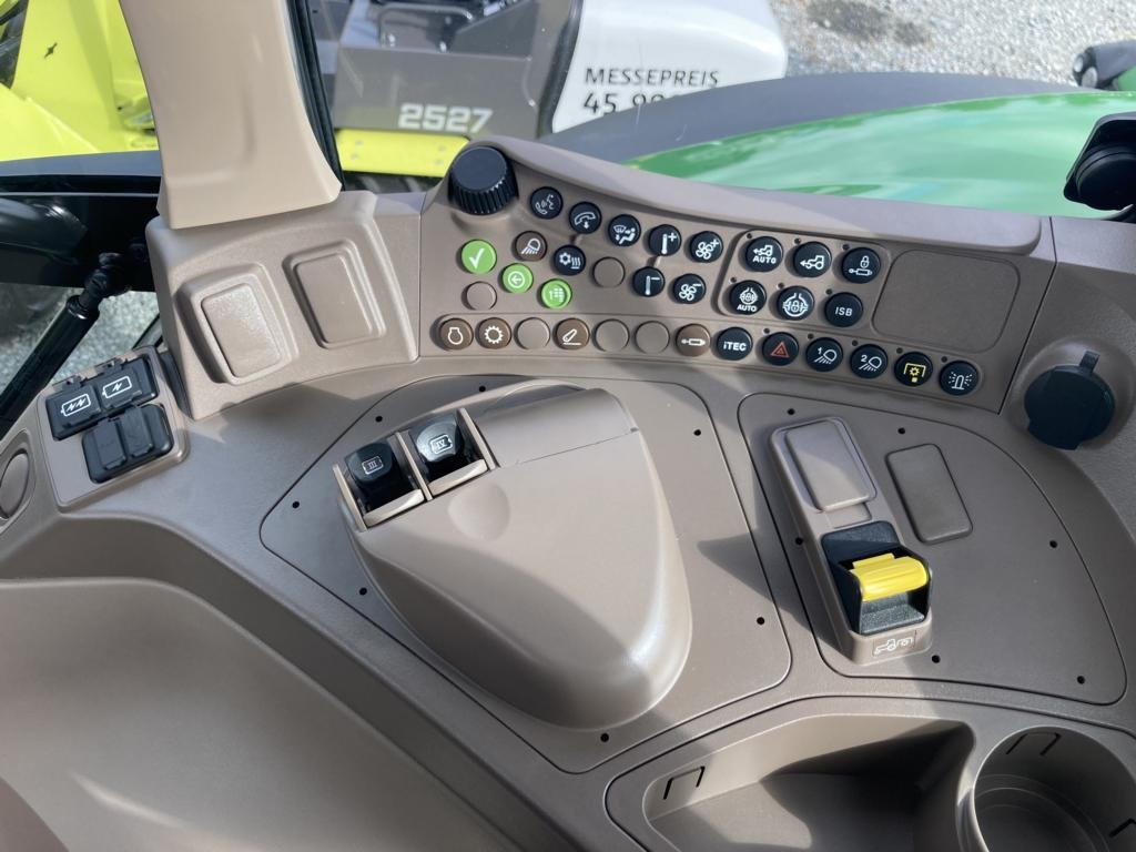 John Deere 6M240 - Farm tractor: picture 3 John Deere 6M240 - Farm tractor: picture 3