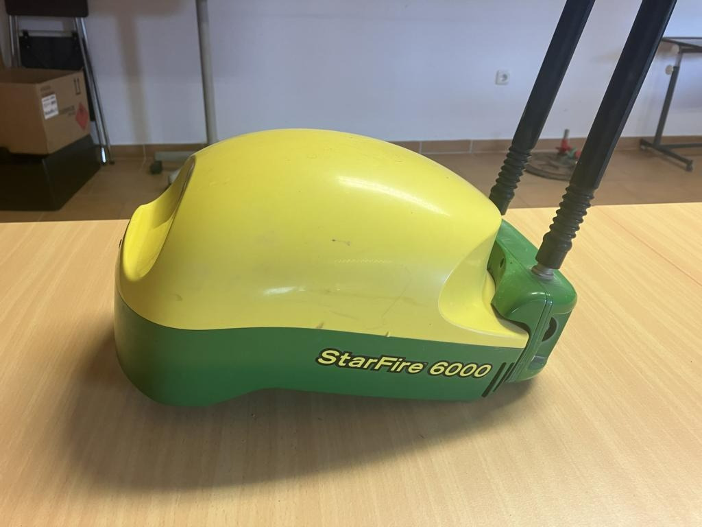 John Deere 6R 185 - Farm tractor: picture 2 John Deere 6R 185 - Farm tractor: picture 2