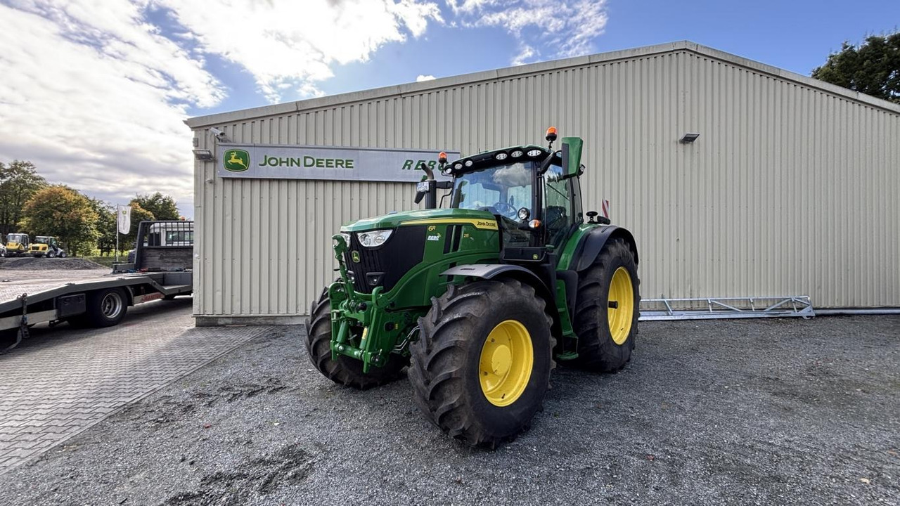 John Deere 6R215 - Farm tractor: picture 1 John Deere 6R215 - Farm tractor: picture 1