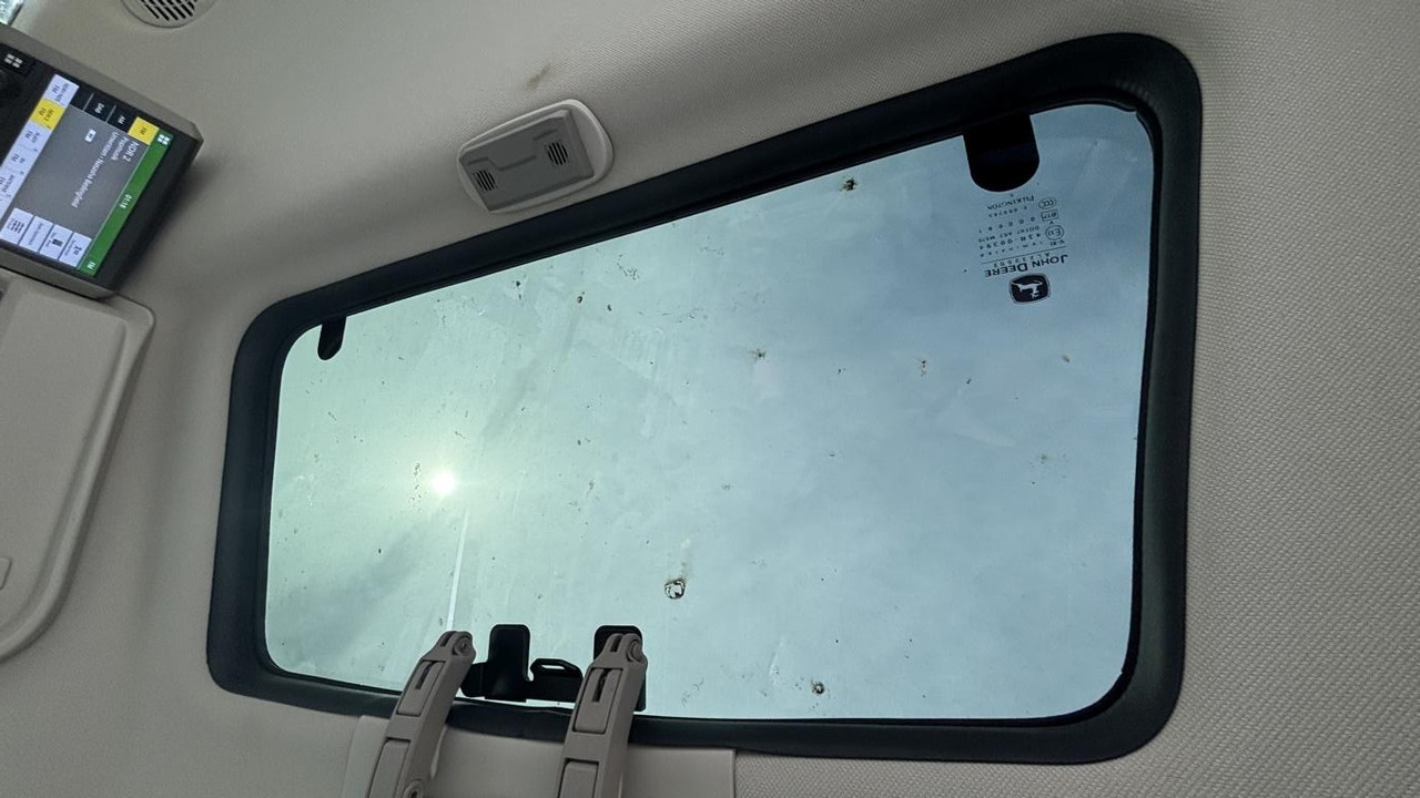 New Farm tractor John Deere 6R215: picture 6