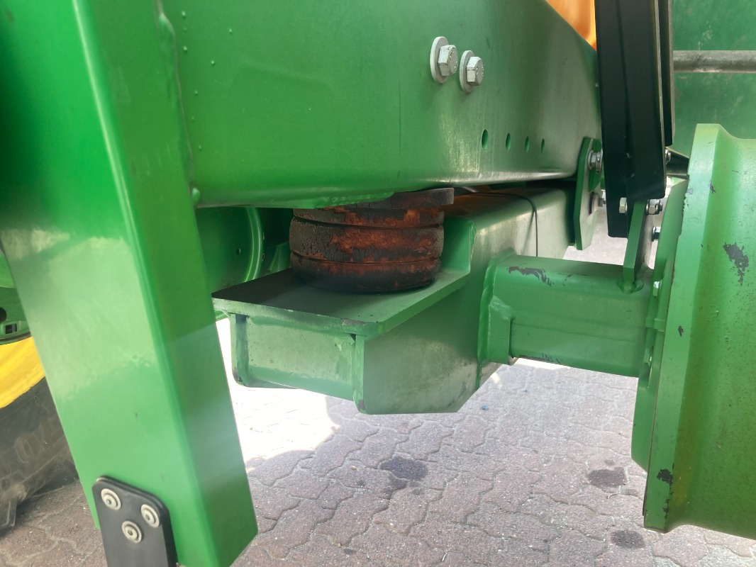 Sprayer John Deere 732: picture 14