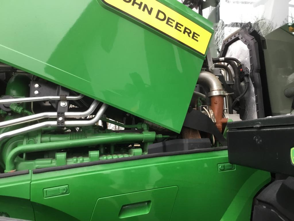 John Deere 7R330 - Farm tractor: picture 5 John Deere 7R330 - Farm tractor: picture 5