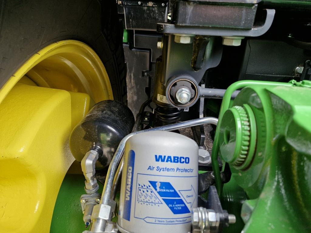 John Deere 7R330 - Farm tractor: picture 5 John Deere 7R330 - Farm tractor: picture 5