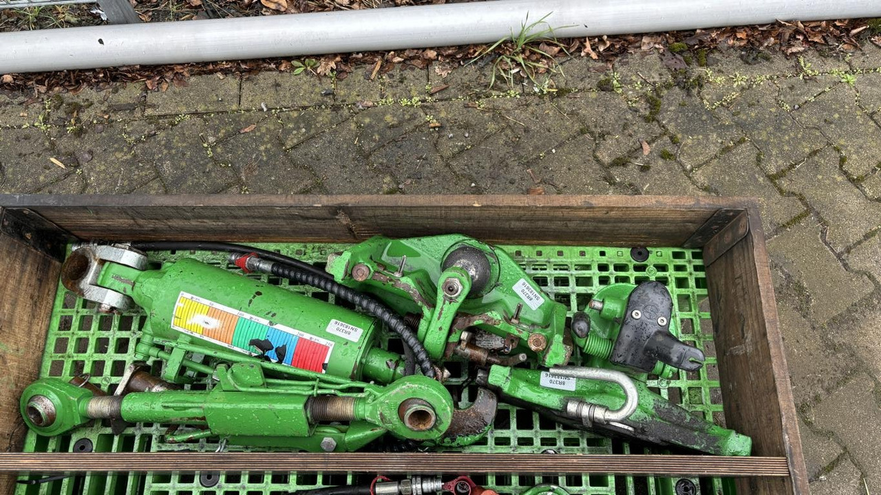 John Deere TRAKTOR 8R370 - Farm tractor: picture 2 John Deere TRAKTOR 8R370 - Farm tractor: picture 2