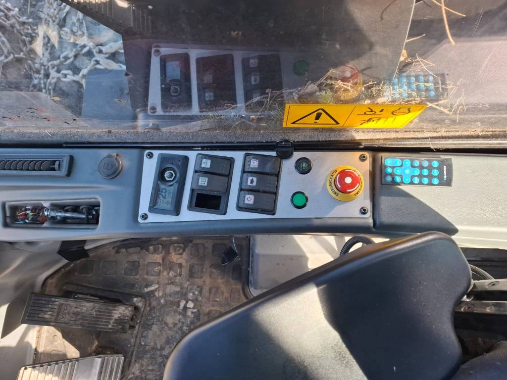 Forestry harvester Komatsu 911: picture 20