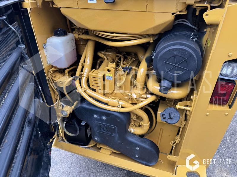Skid steer loader Caterpillar 236D: picture 8