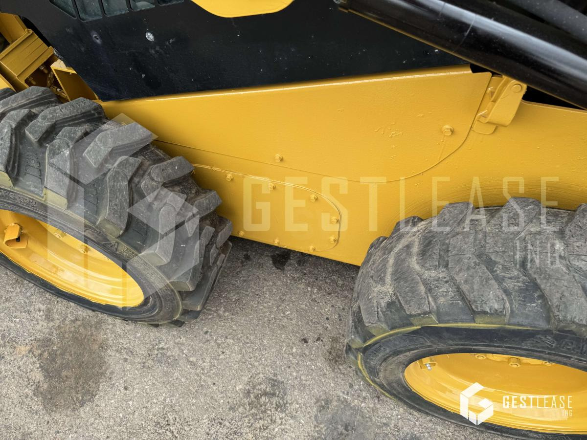 Skid steer loader Caterpillar 236D: picture 9