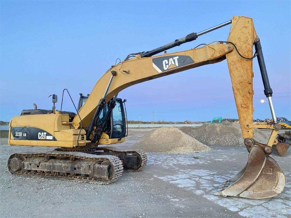 Crawler excavator CAT 323 DLN: picture 6