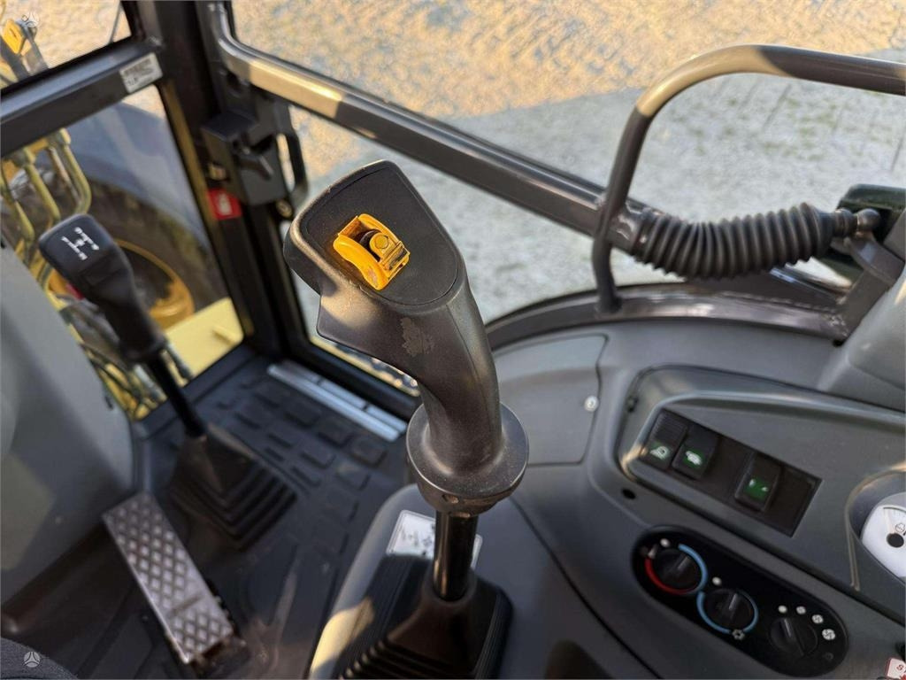 Wheel loader New Holland B 110-4PT , 2 quick couplers: picture 10