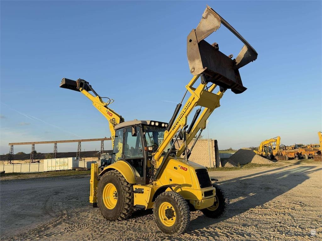 New Holland B 110-4PT , 2 quick couplers - Wheel loader: picture 1 New Holland B 110-4PT , 2 quick couplers - Wheel loader: picture 1