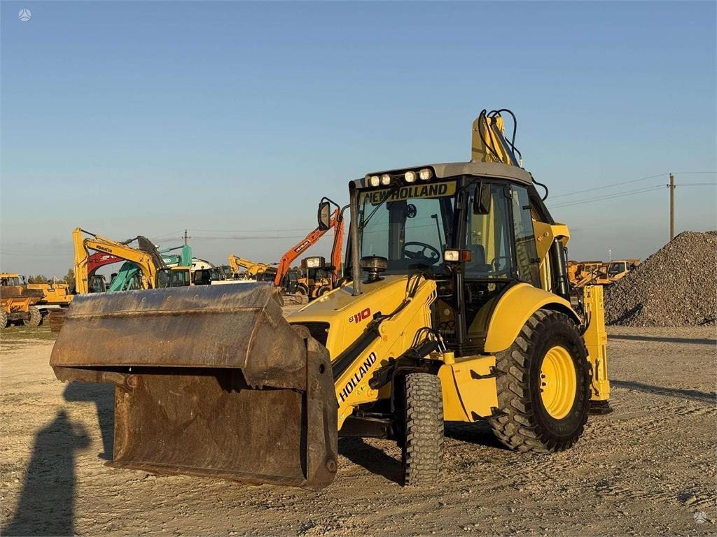 New Holland B 110-4PT , 2 quick couplers - Wheel loader: picture 3 New Holland B 110-4PT , 2 quick couplers - Wheel loader: picture 3
