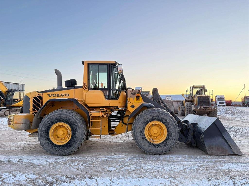 Volvo L 120 F , 4rd line , coupler - Wheel loader: picture 2 Volvo L 120 F , 4rd line , coupler - Wheel loader: picture 2