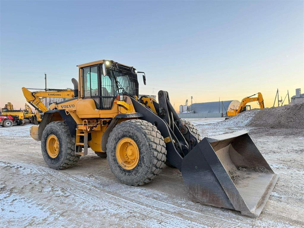 Volvo L 120 F , 4rd line , coupler - Wheel loader: picture 1 Volvo L 120 F , 4rd line , coupler - Wheel loader: picture 1