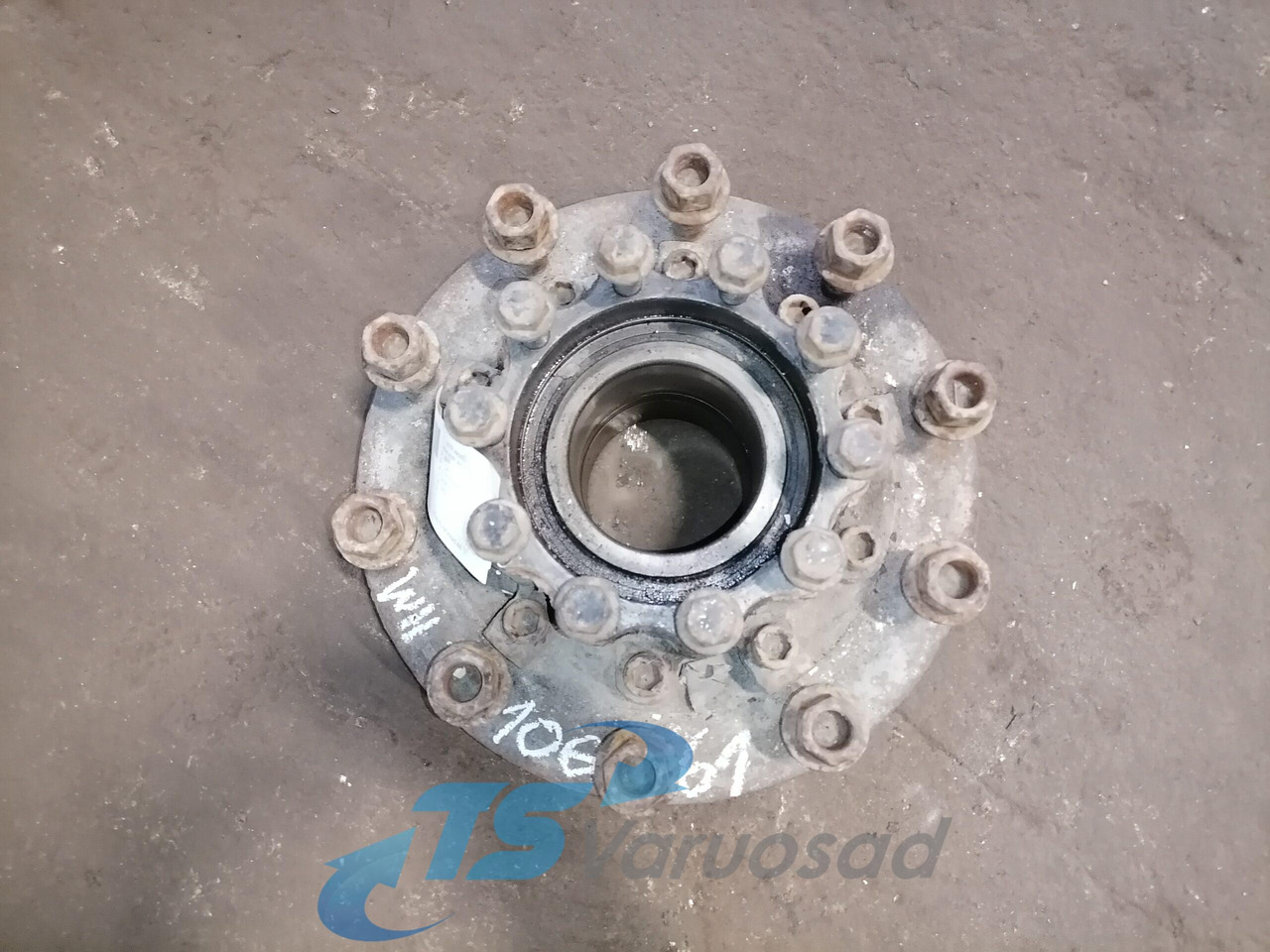 MAN Rear axel hub 81357010155 - Hub for Truck: picture 3 MAN Rear axel hub 81357010155 - Hub for Truck: picture 3
