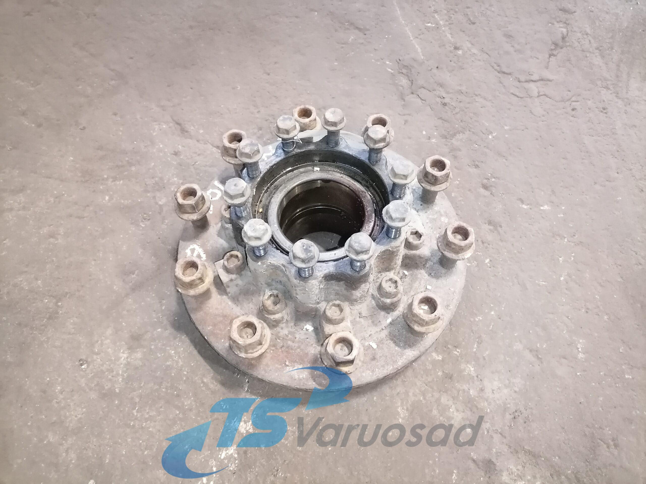 MAN Rear axel hub 81357010155 - Hub for Truck: picture 1 MAN Rear axel hub 81357010155 - Hub for Truck: picture 1