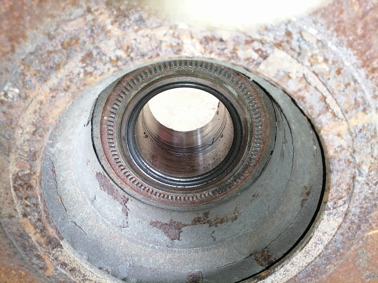 MAN Rear axel hub 81357013155 - Hub for Truck: picture 3 MAN Rear axel hub 81357013155 - Hub for Truck: picture 3
