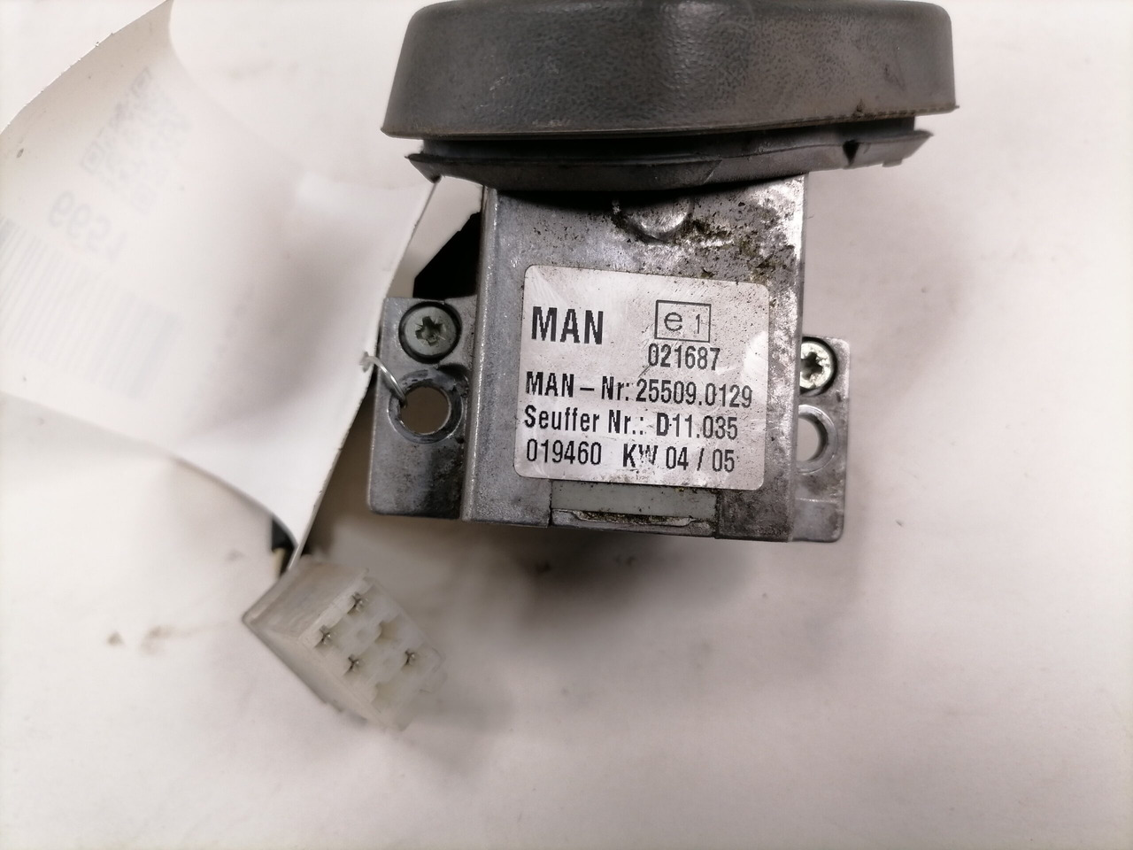 MAN Switch, cruise control 255090129 - Electrical system for Truck: picture 2 MAN Switch, cruise control 255090129 - Electrical system for Truck: picture 2