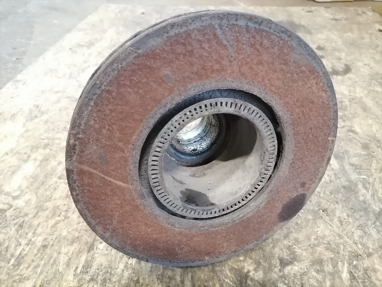 MB Atego truck with wheel hub A9703560301 - Universal part for Truck: picture 3 MB Atego truck with wheel hub A9703560301 - Universal part for Truck: picture 3
