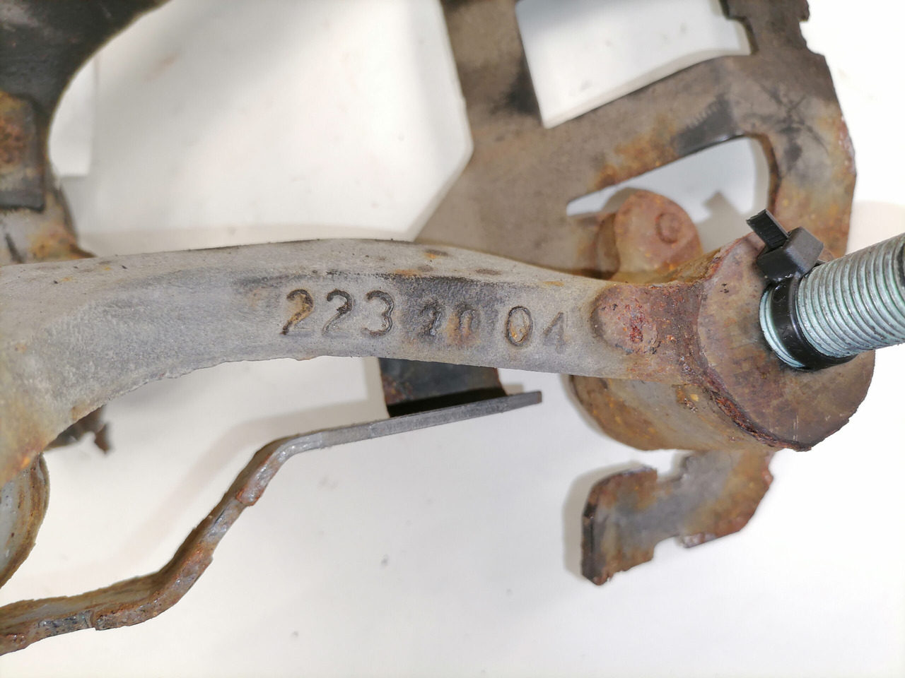 Mercedes-Benz Engine bracket A4712232004 - Engine and parts for Truck: picture 4 Mercedes-Benz Engine bracket A4712232004 - Engine and parts for Truck: picture 4
