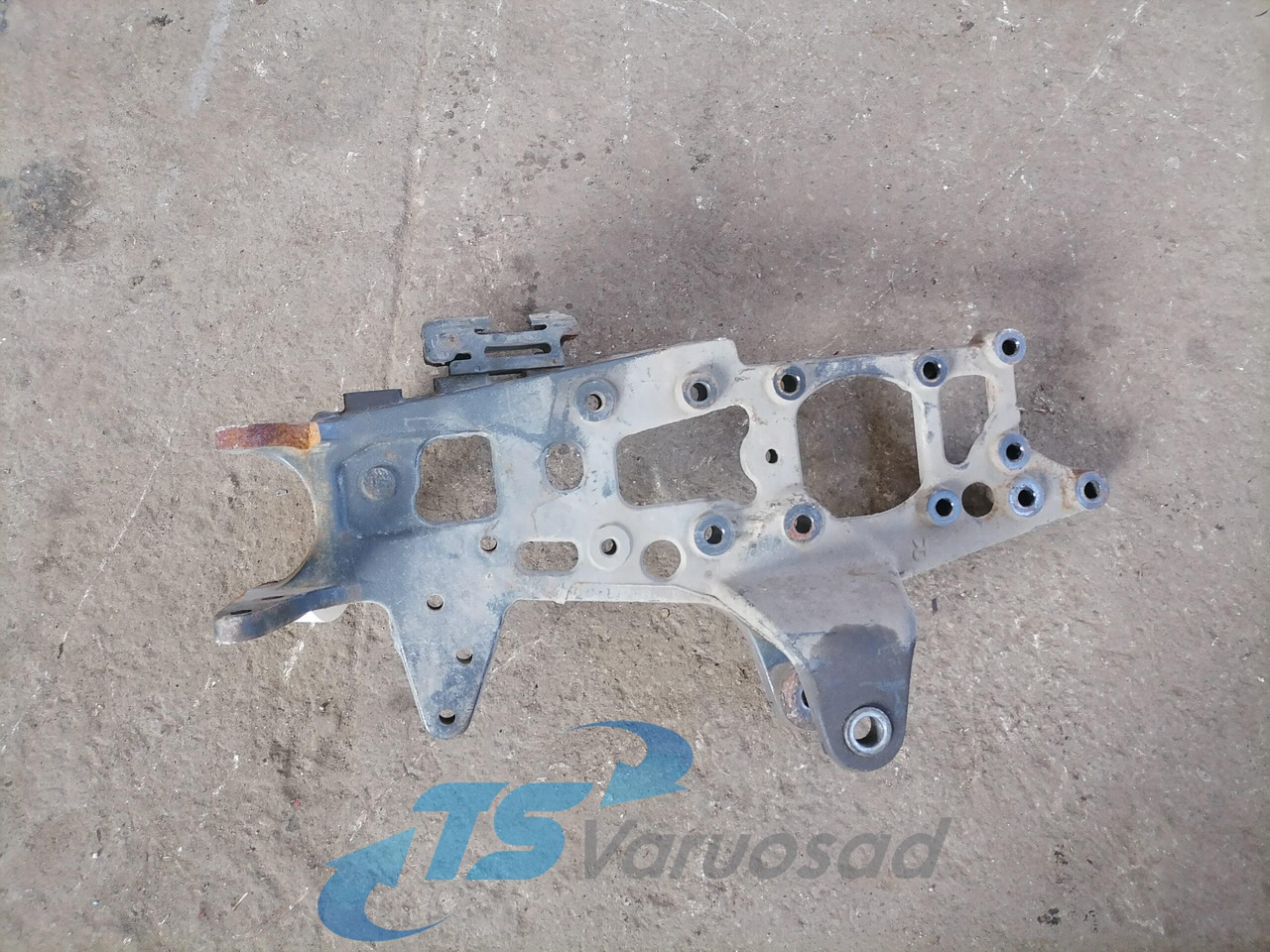 Mercedes-Benz Leaf spring bracket A9303220501 - Suspension for Truck: picture 2 Mercedes-Benz Leaf spring bracket A9303220501 - Suspension for Truck: picture 2