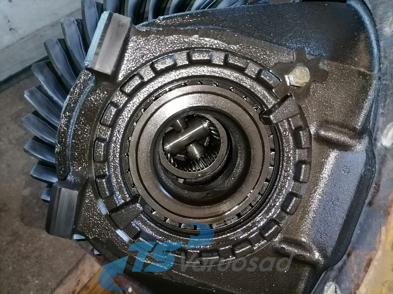 Mercedes-Benz Reduktor HL 6/3 DCLS - 13 / 2,846 A0003504303 - Final drive for Truck: picture 5 Mercedes-Benz Reduktor HL 6/3 DCLS - 13 / 2,846 A0003504303 - Final drive for Truck: picture 5