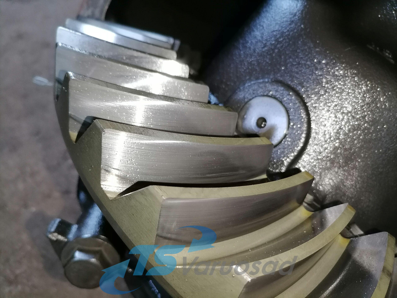 Mercedes-Benz Reduktor HL 6/3 DCLS - 13 / 2,846 A0003504303 - Final drive for Truck: picture 3 Mercedes-Benz Reduktor HL 6/3 DCLS - 13 / 2,846 A0003504303 - Final drive for Truck: picture 3