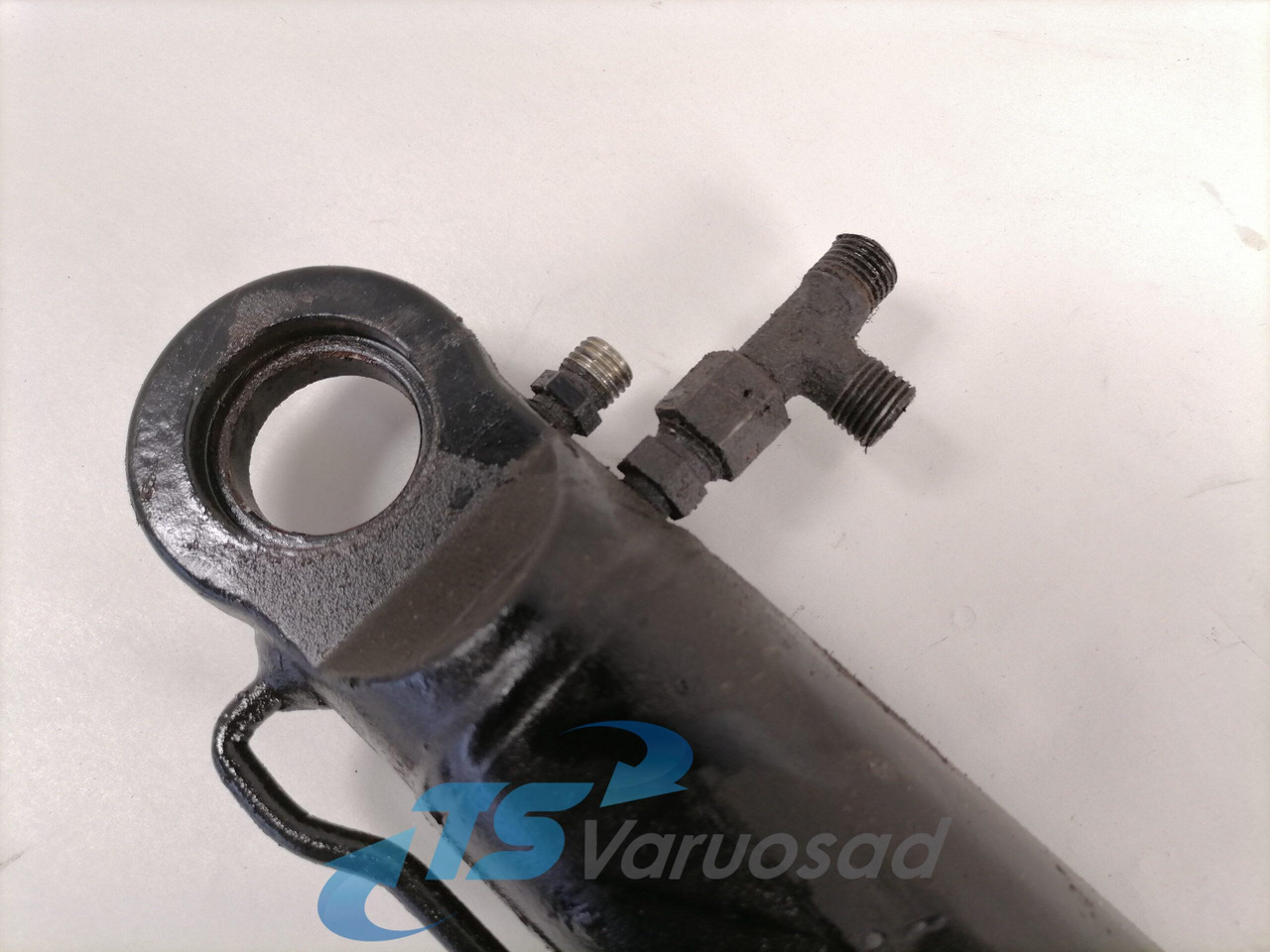 Scania Cab tilting cylinder 1938630 - Cab suspension for Truck: picture 2 Scania Cab tilting cylinder 1938630 - Cab suspension for Truck: picture 2