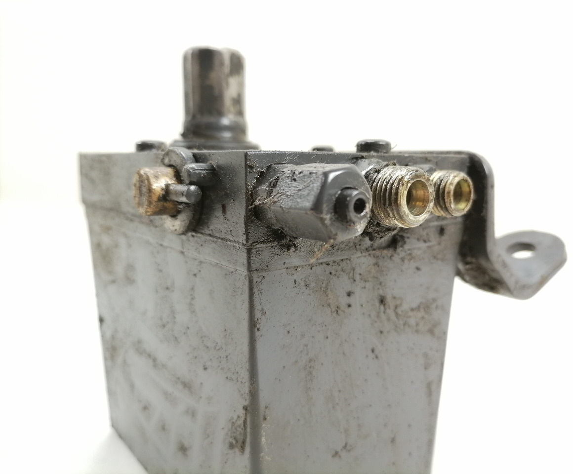 Scania Cab tilting pump 1794907 - Cab suspension for Truck: picture 3 Scania Cab tilting pump 1794907 - Cab suspension for Truck: picture 3