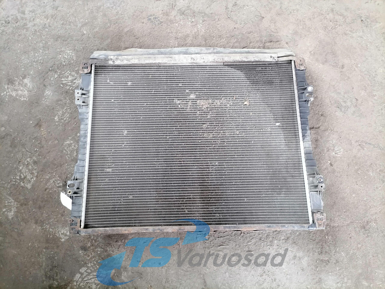 Scania Cooling radiator 1766125 - Radiator for Truck: picture 2 Scania Cooling radiator 1766125 - Radiator for Truck: picture 2