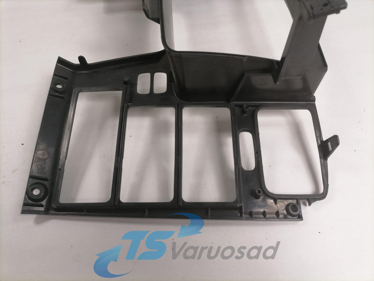 Scania Dashboard cover 1728037 - Dashboard for Truck: picture 3 Scania Dashboard cover 1728037 - Dashboard for Truck: picture 3