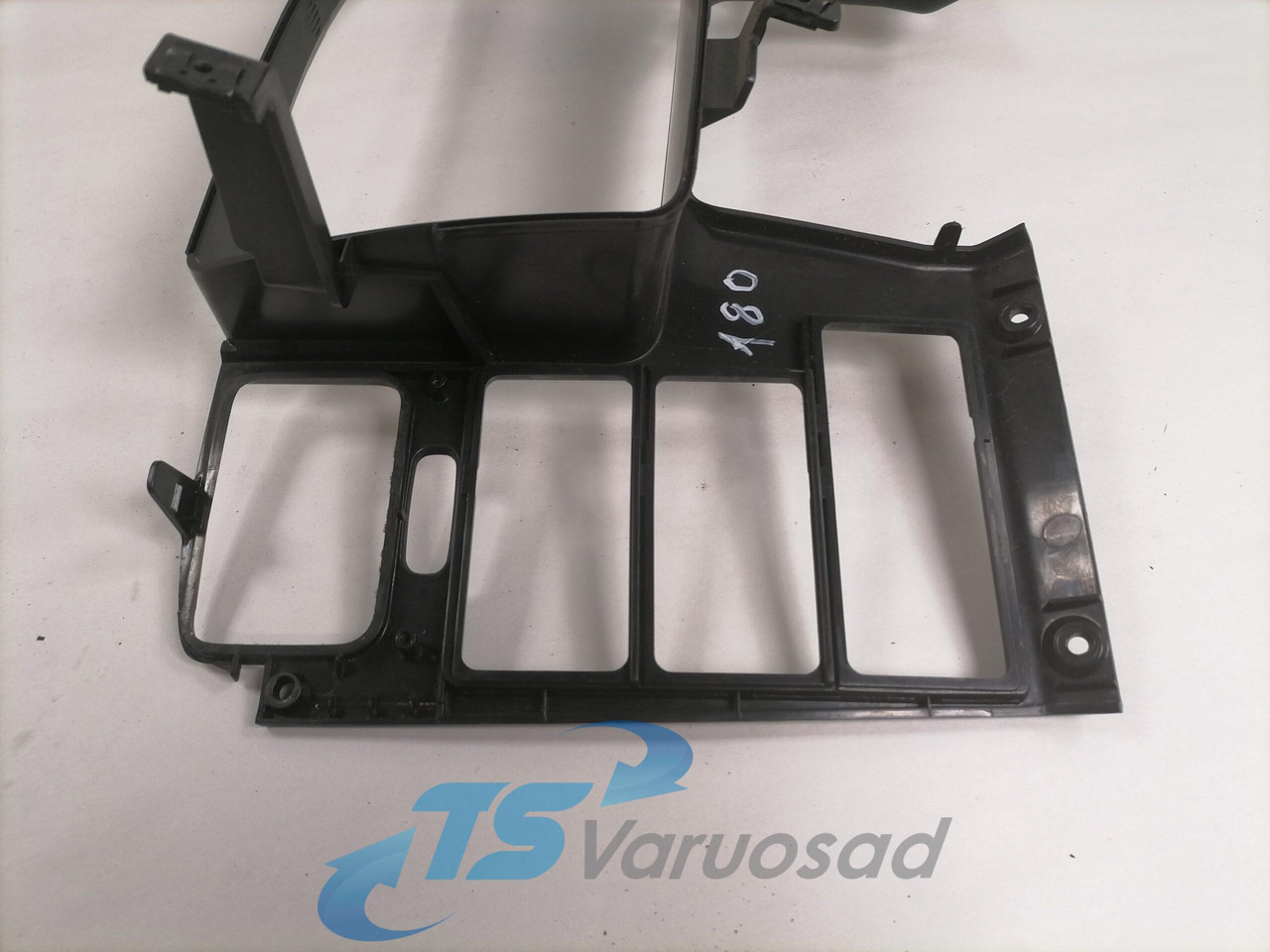 Scania Dashboard cover 1728037 - Dashboard for Truck: picture 2 Scania Dashboard cover 1728037 - Dashboard for Truck: picture 2