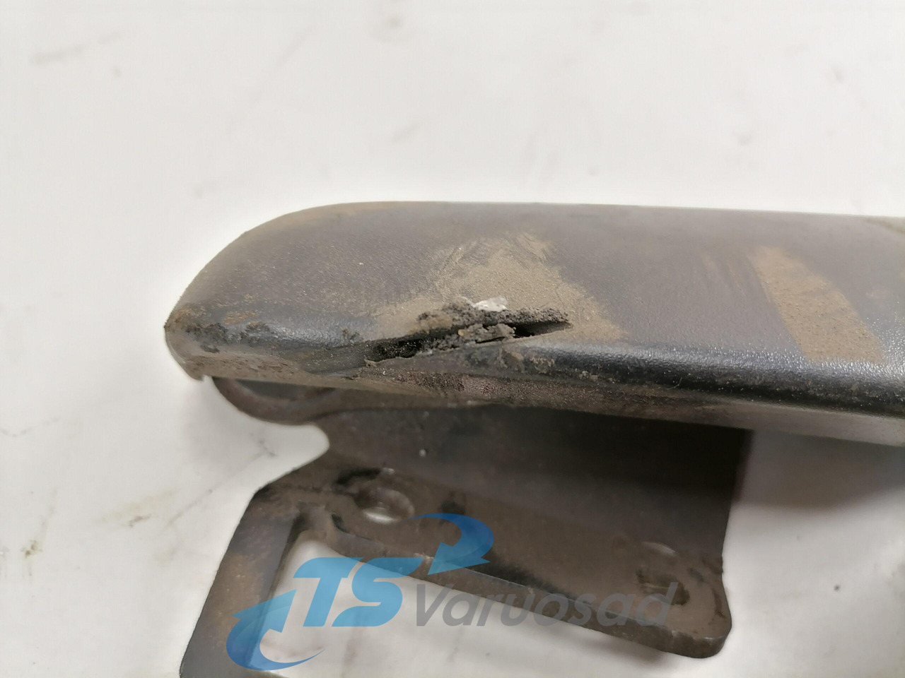 Scania Grille panel hinge 1451528 - Grill for Truck: picture 2 Scania Grille panel hinge 1451528 - Grill for Truck: picture 2