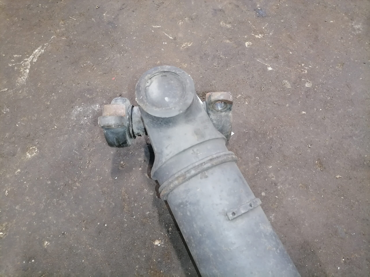 Scania Propeller shaft 1758940 - Propeller shaft for Truck: picture 3 Scania Propeller shaft 1758940 - Propeller shaft for Truck: picture 3