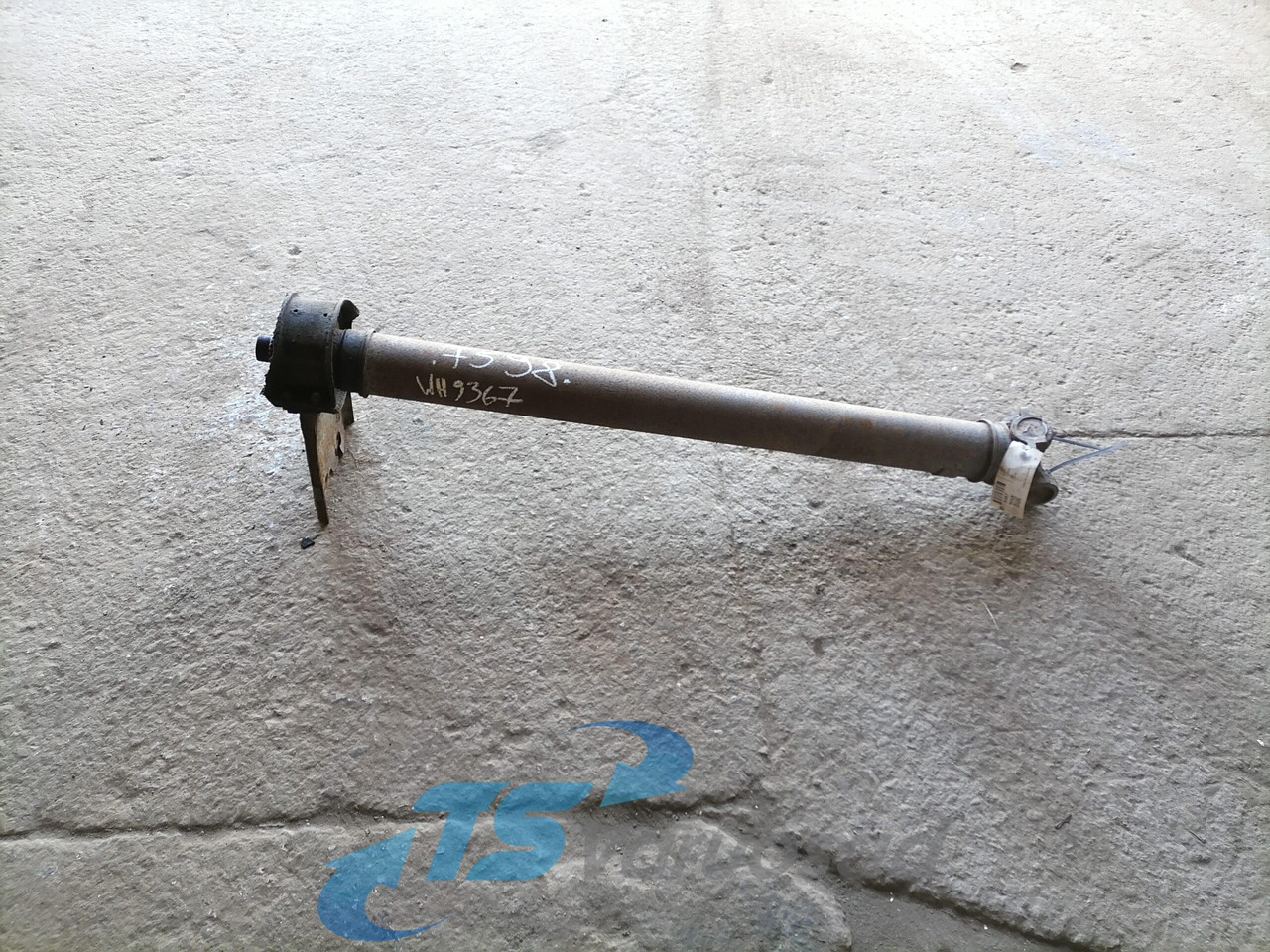Scania Propeller shaft 1758978 - Propeller shaft for Truck: picture 1 Scania Propeller shaft 1758978 - Propeller shaft for Truck: picture 1
